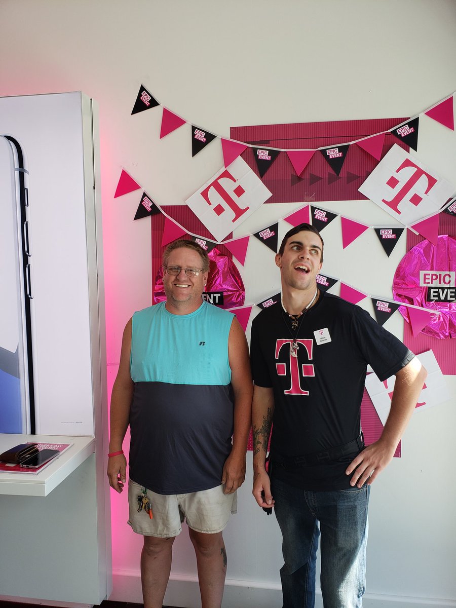 ECruz_EW's tweet photo. Picture from yesterday. Happy Fathers Day to all!!! #Appreciateyourdaddy #HappyFathersDay #uncarrier #seriousfun @kevin57289800 @ZeekCarlos @isaac2691 @sullyscoop1181 @DawnHinds4 https://t.co/5OCffo7lR1