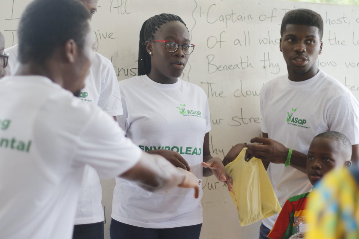 ahoteproject's tweet photo. To this team everyday is #WorldEnvironmentDay. Focused on socializing a generation towards reducing global environmental footprints. #AhoteProject #EnvironmentalSustainability #AshesiStudents https://t.co/dmL0UQO97E