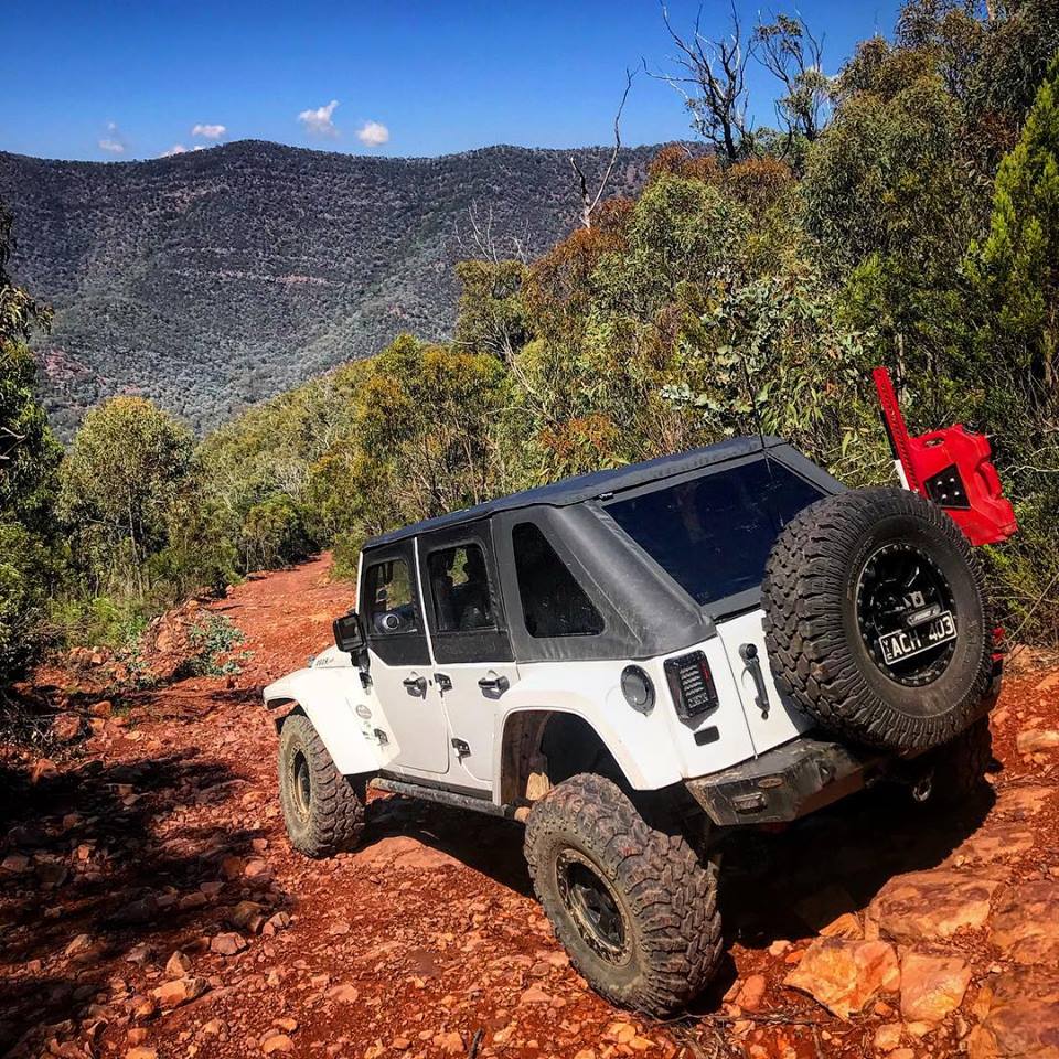 RampageProducts's tweet photo. “The Jeep is America’s only real sports car.” - Enzo Ferrari

@doubleblackoffroad
#RampageProducts #BuiltForTheTrailReadyForTheRoad #Jeep #TrailViewSoftTop #JeepJK #SoftTop #JeepTops #JK #Jeep https://t.co/tVPo51FNKs
