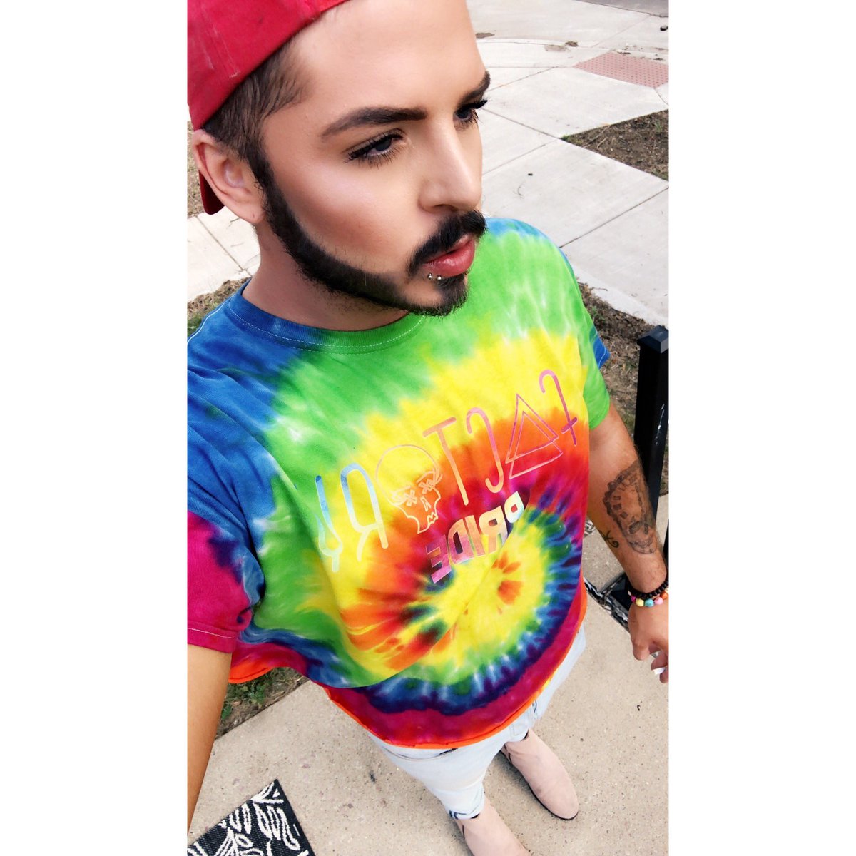landiduhh's tweet image. Factory 🌈 PRIDE #factoryvibes #abhglow #toofaced #hrc #siouxfallspride