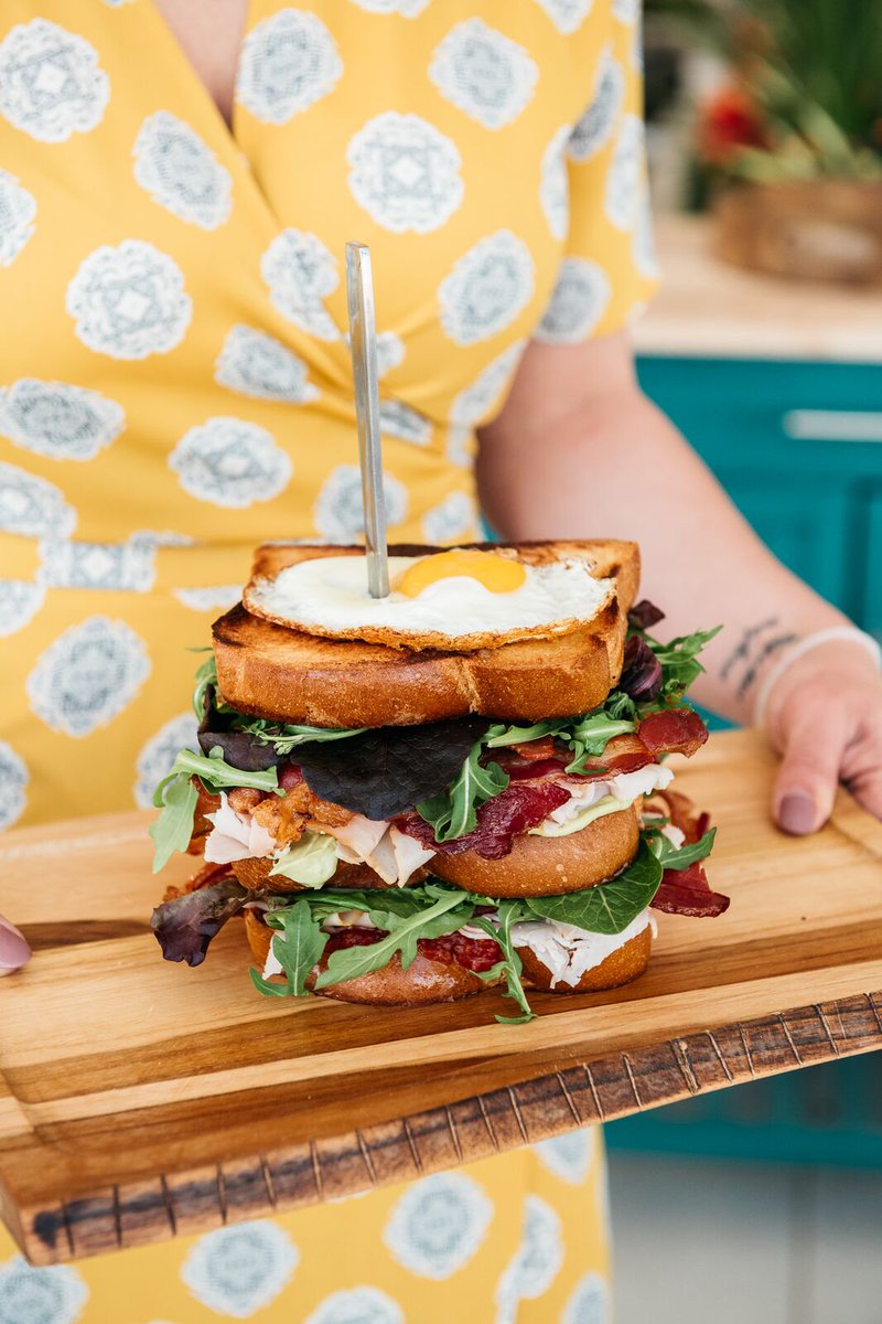 Double the stacks, double the fun. Don’t blame us for drooling on your phone just now. ;-) Book your table to try this Shore Club for yourself: shoreclubchi.com/reservations/. #shoreclubchi #chicagoeats