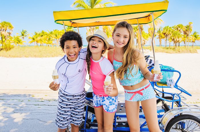 * SUMMER READY *
Ben jij klaar voor een zonveilige zomer vol plezier?
Naast smeren, heel veel smeren, kun je ook kiezen voor UV zwemkleding. Ideaal en bij Stoerekindjes.nl shop je ook nog eens de leukste modellen.
Je leest er nu… minimodeblog.nl/online-shops/s…