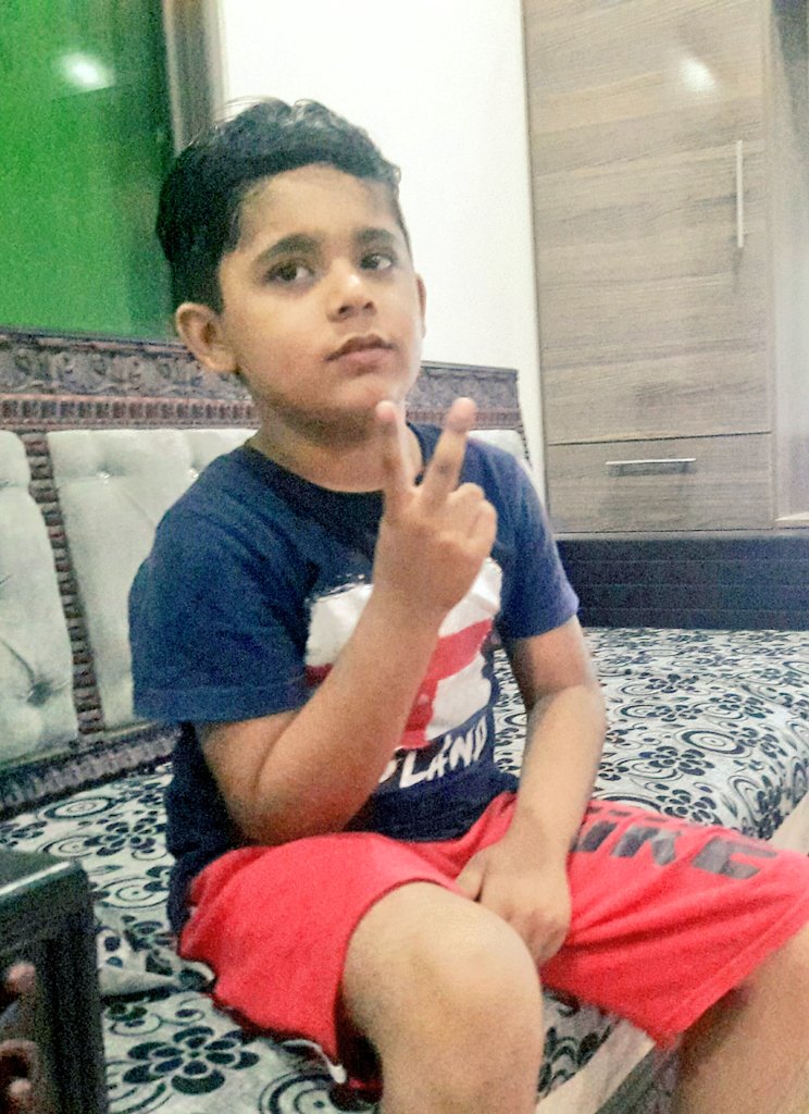 Majid_Agha's tweet photo. #ENG fan is tense but hopeful for victory, super excited. #AghaSadiq.
#ENG vs #TUN #WorldCup https://t.co/XdaMZwQpxb