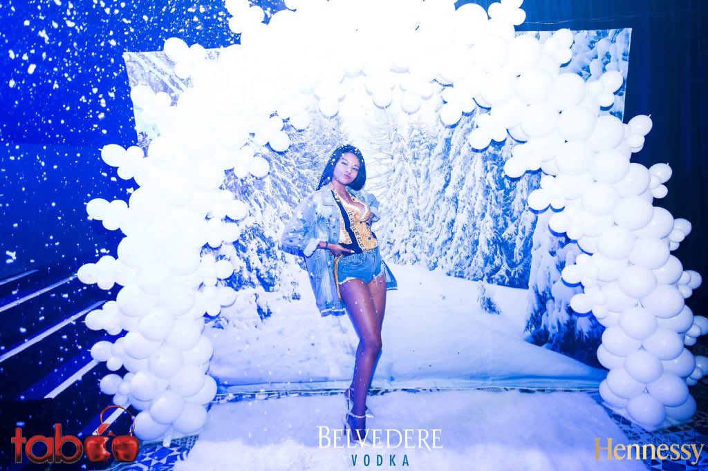 Nasssi_M's tweet photo. I need more pictures of you guys by the snow machine this week, itβs only right. I mean itβs #WinterUnleashed and we have @Iceprincezamani joining us πβοΈβοΈβοΈβοΈ #SuperBooSeason https://t.co/C9rpy61Vz0