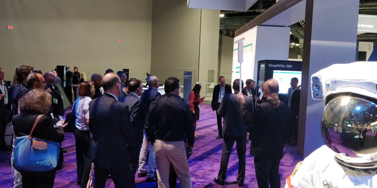 Fontaine_Ch's tweet photo. #HPEPartnerSummit discover tour for the french team #Simplivity #OneSphere @HPE_Discover https://t.co/OYRLfCdsxi