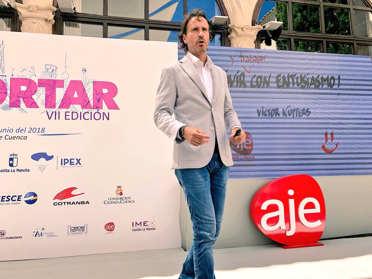 ManuelMurcia_AB's tweet photo. Gran alegría coincidir con la felicidad d @vkuppers en #ElRetoDeExportar de @AJECLM y muchos amig@s https://t.co/iQJGW1T446