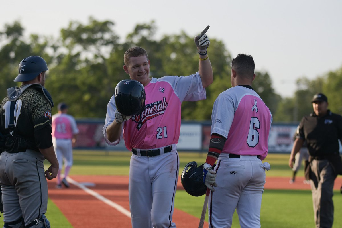 VicGeneralsTCL's tweet photo. #NewProfilePic City Mortgage Group Player of The Week @Zach_Howard5! Zach hit .526 this past week with a homer and 6 RBI's. He also scored two runs. https://t.co/Om2g8HG40P