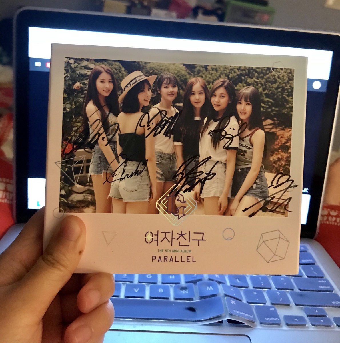 hellomailee's tweet photo. 🎲 1 month left 🎲
[GIVEAWAY] Want to win this copy of #GFRIEND’s “Parallel” mini album signed by all the members? Follow &amp; RT for a chance to win! (Closes 7/13/18) #여자친구 https://t.co/KjpQ2DleXf
