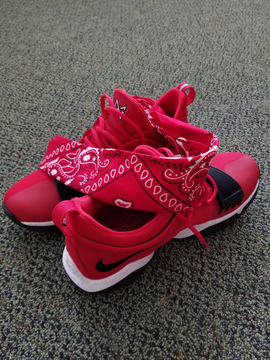 LUOLAlexis's tweet photo. Red team represent! #LynxOrientation #royalredknights https://t.co/yDeQPvLgBN
