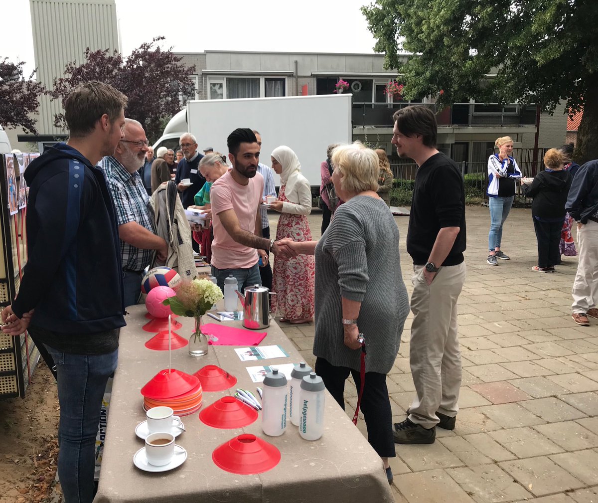 Vanavond was de buurt van de tot woningen verbouwde #jorisschool in #Terborg uitgenodigd #huisvesting #statushouders