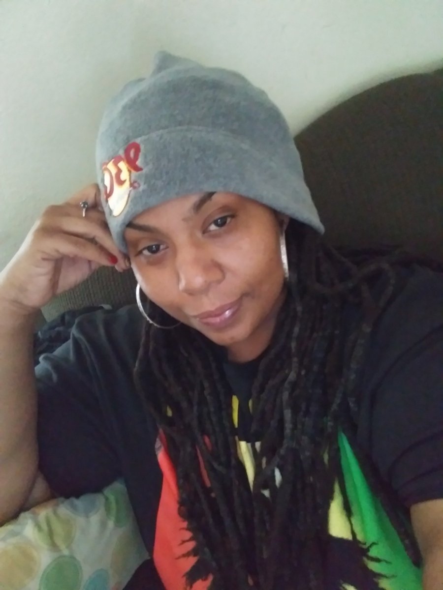 MeganAnderson32's tweet photo. Always gotta rep my station! #93QRadio #RADIOPERSONALITY #SmallTown #DoinbigThangs #MeganAnderson #QueenofCush😊😜😘👑🔥🔥❤💛💚 https://t.co/A2iNKcsJ7v