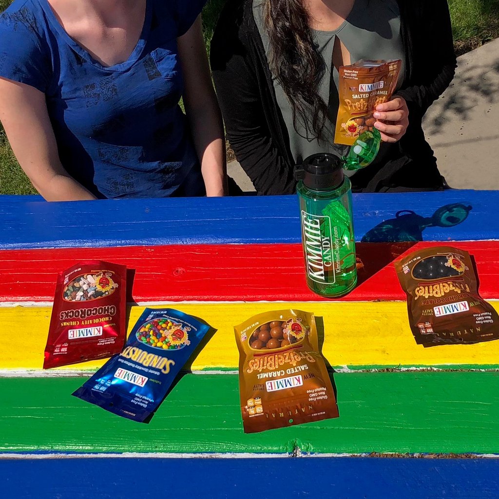 KimmieCandy's tweet photo. Sometimes you just need a #snackbreak. Make it colorful with Kimmie Candy!

#KimmieCandy #Kosher #PeanutFree #GlutenFree #sunbursts #chocorocks #pretzelbites #nationalcandymonth https://t.co/exuq73N1YH