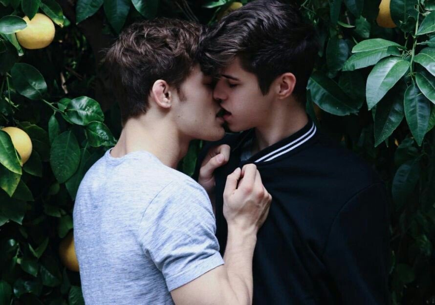 Solo gay petite kissing