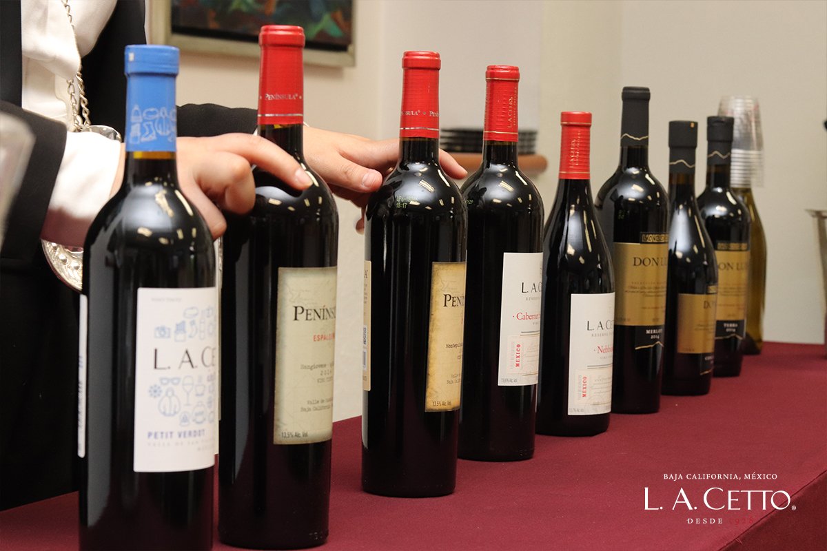 BoutiqueLACetto's tweet photo. @VinosLACetto y la buena compañía fueron los protagonistas de nuestro Open House. Los asistentes degustaron cada uno de nuestros vinos de la mano de expertos ¡Gracias por acompañarnos! ¡Nos vemos pronto! #ExperienciaCetto https://t.co/Y2P4Uby5cx
