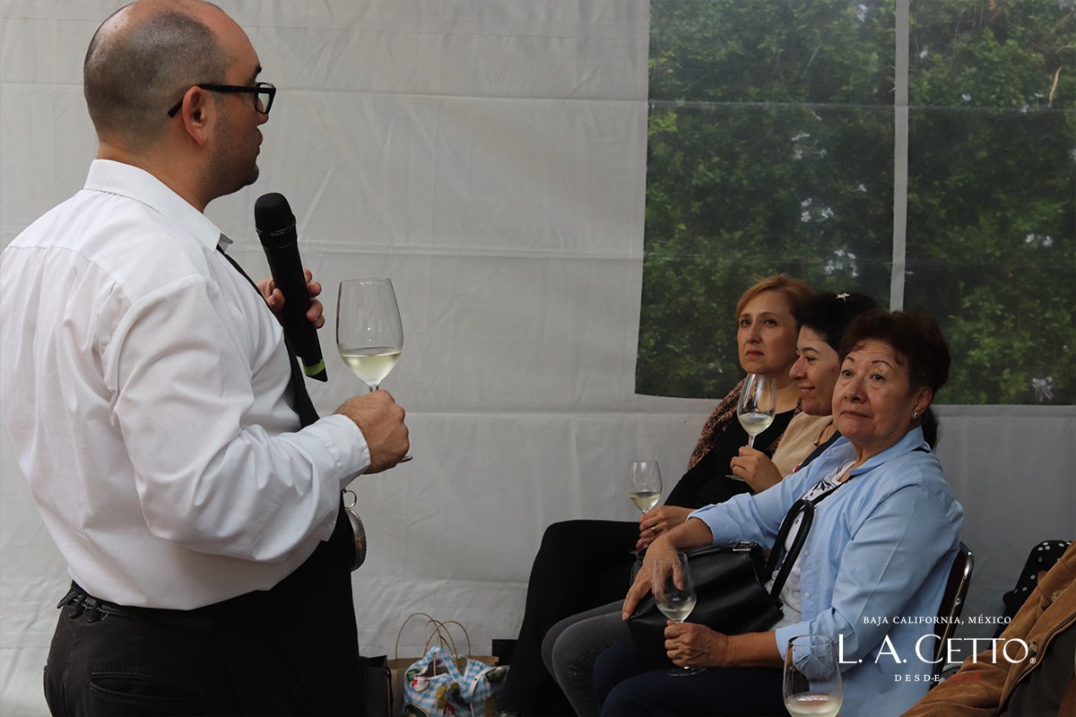 BoutiqueLACetto's tweet photo. @VinosLACetto y la buena compañía fueron los protagonistas de nuestro Open House. Los asistentes degustaron cada uno de nuestros vinos de la mano de expertos ¡Gracias por acompañarnos! ¡Nos vemos pronto! #ExperienciaCetto https://t.co/Y2P4Uby5cx