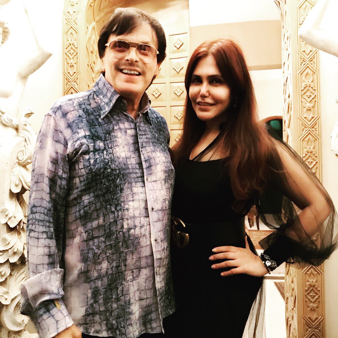nishjamvwal's tweet photo. A time for #love & #bonding #Eidweek #EidLove #EidMubarak #Breakwalls #Buildbridges #love #life #positivity #forgiveness #effulgence #nishajamvwal @anmolmalik5 @zarinekhan1207 @talataziz14 @annasingh1244 @farahkhanali @xenia @nishajamvwal @anumalik @adamalik https://t.co/gl4PsjvjTf