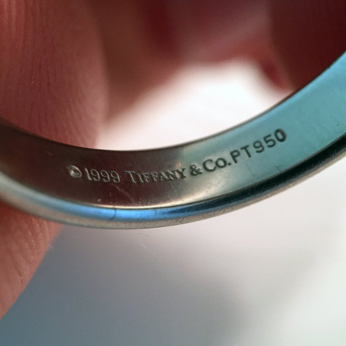HoeflerCo's tweet photo. Following on my last post: when we design logos, we create "small size" and "large size" versions. @TiffanyAndCo was the client whose small size version was the smallest size ever, and I couldn't imagine what they'd use it for, until… #opticalsize #logotypes #luxury https://t.co/j9sOBxy2ZF