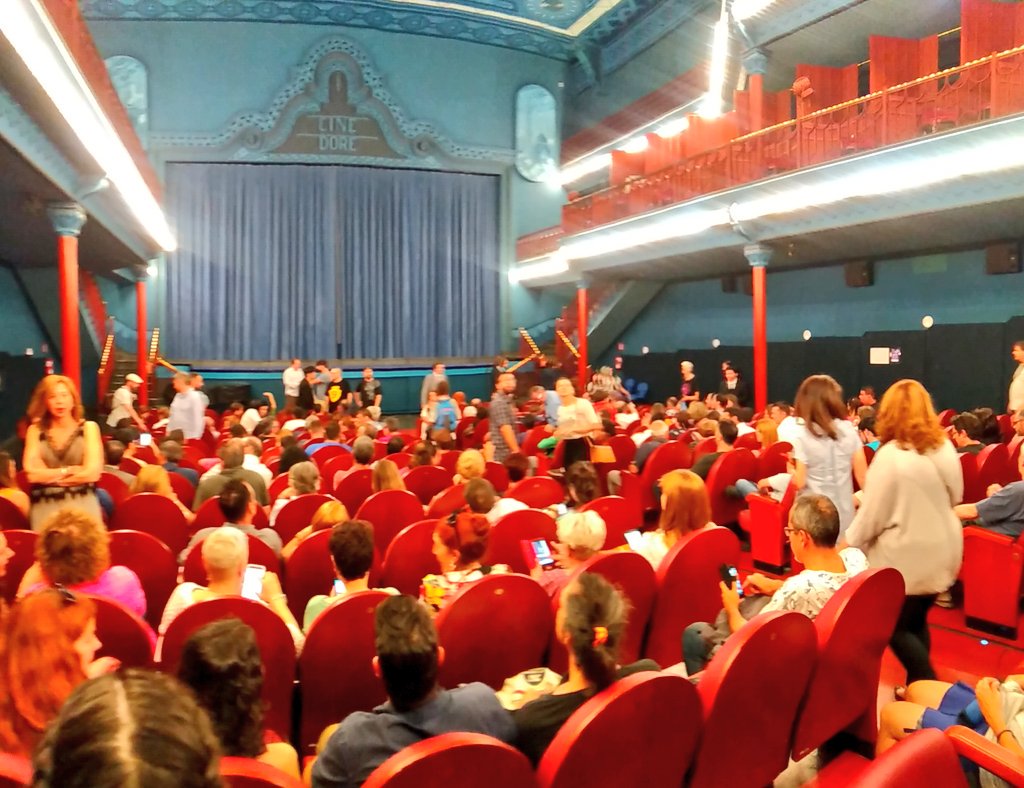 Losdela9's tweet photo. La sala del Cine Doré de #Madrid ¡A tope! Para el preestreno de #LaNueve Inmejorable compañía para rememorar la liberación de París por los españoles exiliados ¡Una gran alegría! ¡Por fin! a la gran pantalla tras tanto sudor y esfuerzo en el campo de batalla cinematografico https://t.co/yYm1mqLDYe