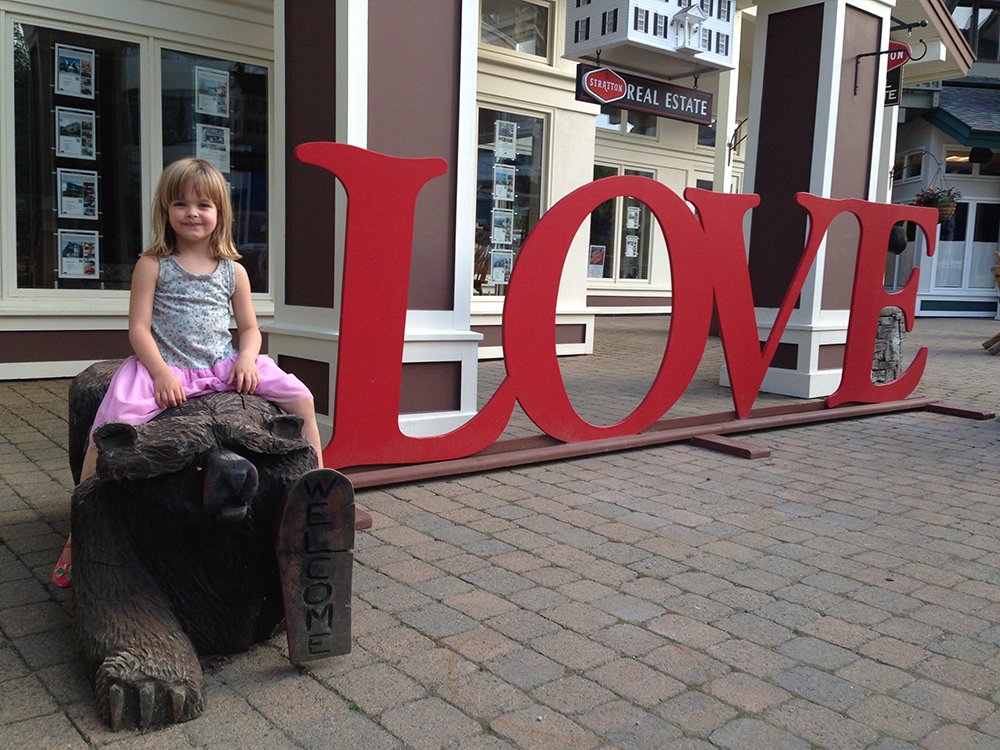 EricaHouskeeper's tweet photo. A9: We love visiting resorts in southern Vermont in the summer (where I grew up). If my daughter had her way, she would spend the summer at @StrattonResort. She loves the camp there and also this wooden bear in the village! #ammchat https://t.co/vci2cUmFt8