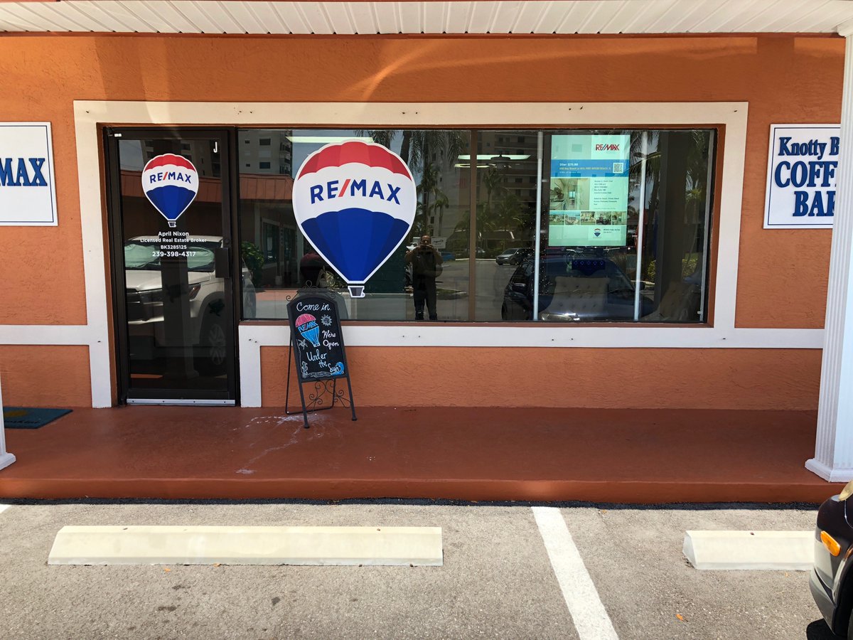 RE/MAX Under the Sun is changing the way people shop for #RealEstate in Fort Myers Beach, FL! 

The imageSurge #interactive display looks great at their new cafe style office in Sea Grape Plaza! 

<a href="/remax/">RE/MAX</a> <a href="/AprilNixon7/">April Nixon</a>