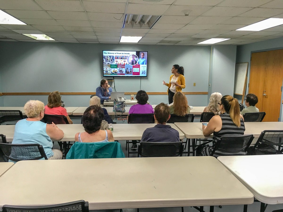 brenlibny's tweet photo. Have you ever wondered what colonial tea tasted like, or the history behind it all?
Today in our History of Food- Colonial tea program patrons were able to learn both.  
#colonialtea #historyoffood #tea #food #gunpowdergreentea #lapsangsouchong
#cacaotea #younghyson  #brenlibny https://t.co/IsMcw9SN7o