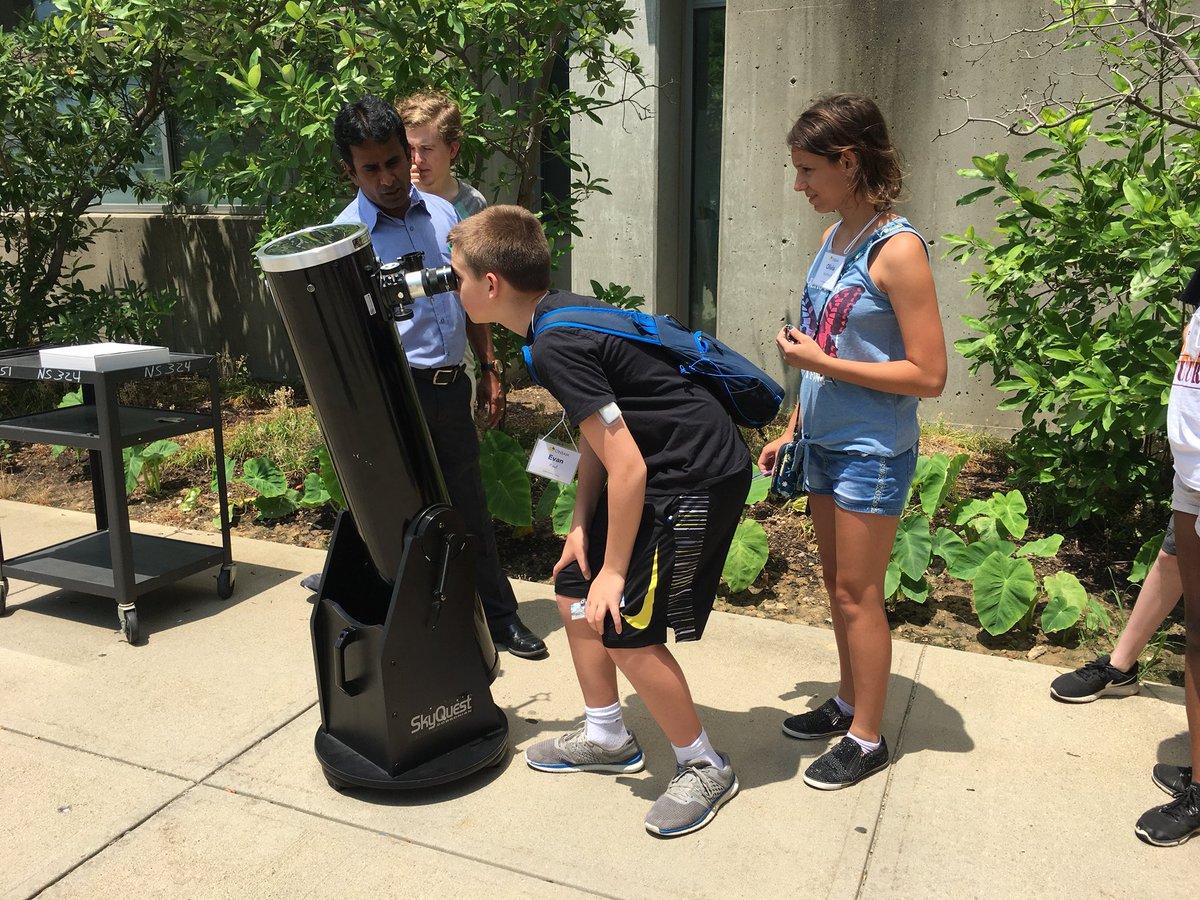 nkucinsam's tweet photo. Viewing the sun today at astronomy camp with Dr. Chari Ramkumar leading a great discussion on what campers were seeing! #spacescienceisfun #astronomyrocks #makingSTEMfun https://t.co/Fehygf1DyN