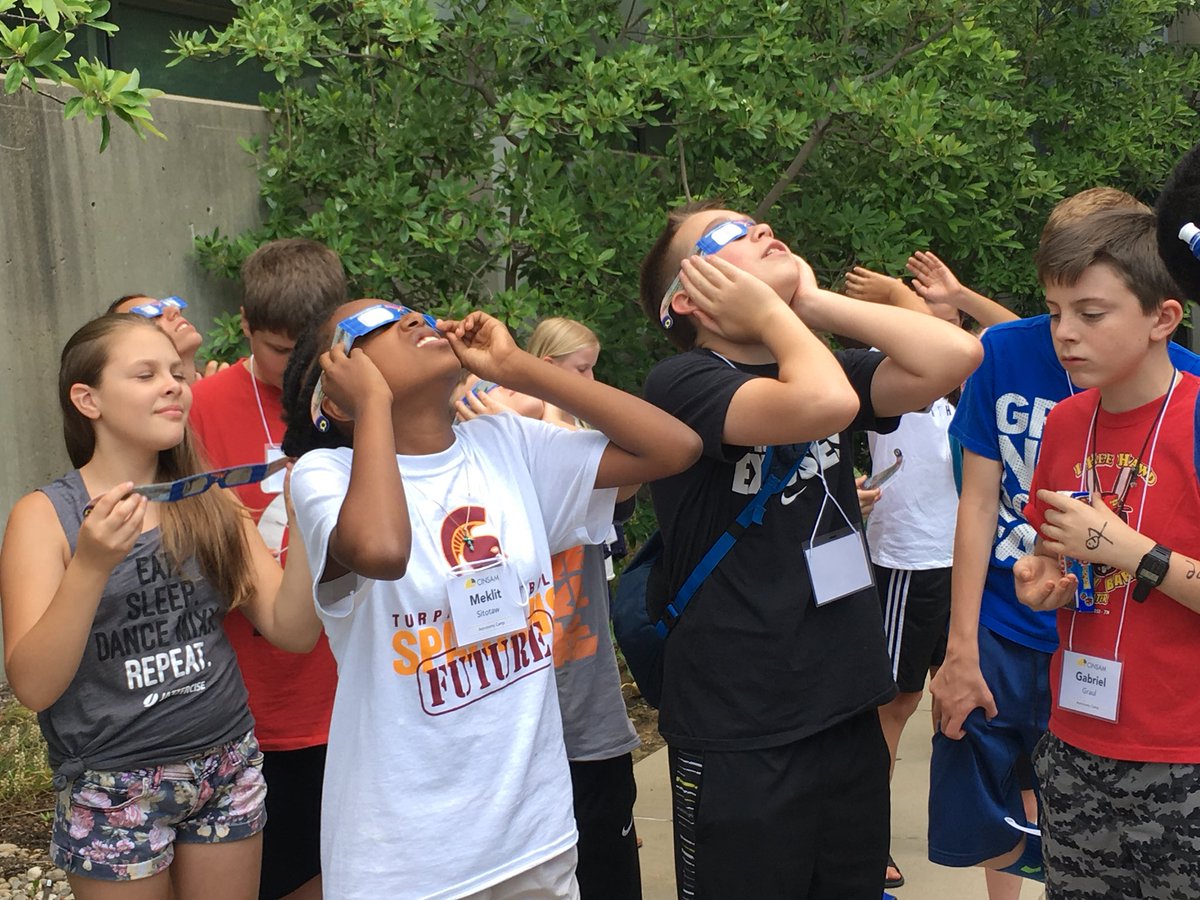 nkucinsam's tweet photo. Viewing the sun today at astronomy camp with Dr. Chari Ramkumar leading a great discussion on what campers were seeing! #spacescienceisfun #astronomyrocks #makingSTEMfun https://t.co/Fehygf1DyN
