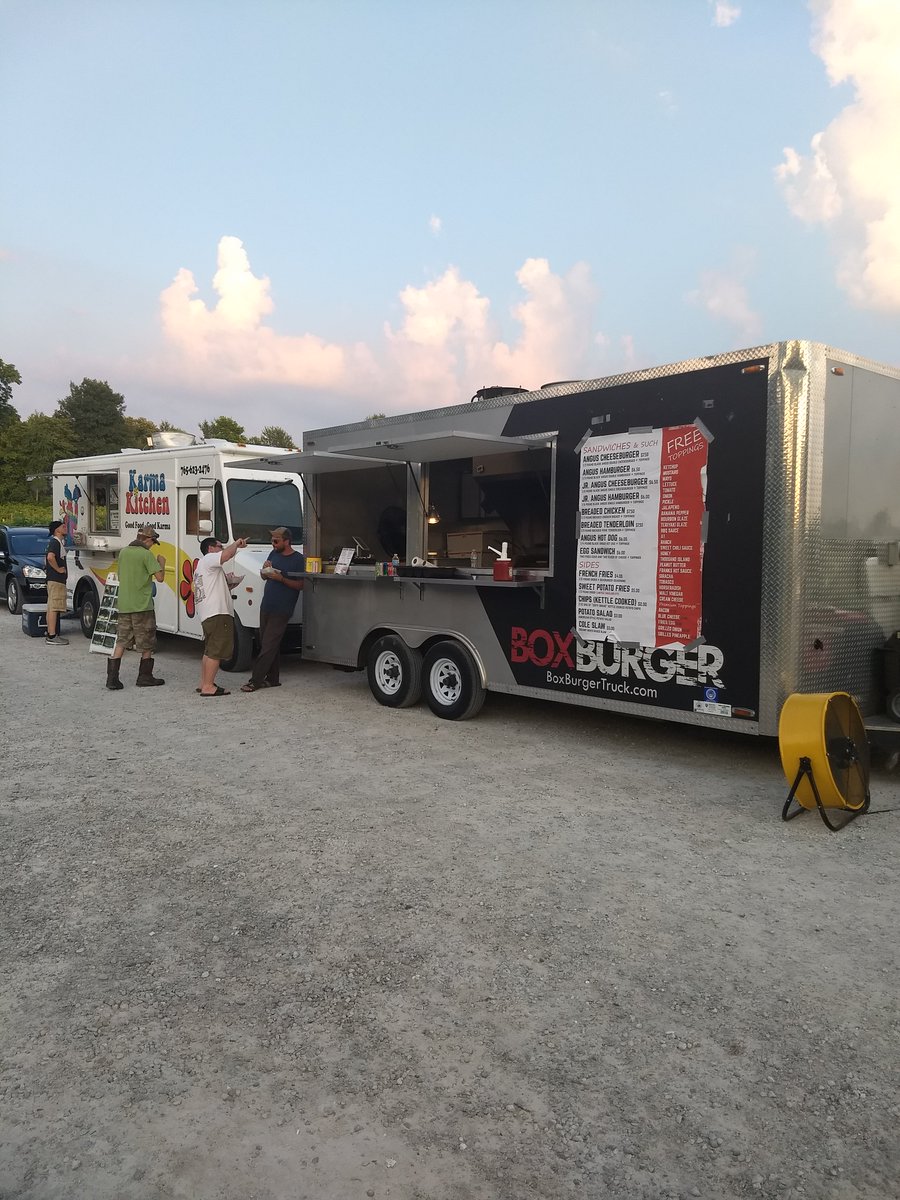 BOXBURGERtruck's tweet photo. A big #BoxBurgerShoutout to our hosts @mallowrun and the brave souls who came out into our HOT #Indiana weather Saturday night for GREAT #food, #wine & #music ~
#ThisIsSummerInIndy
#ThisIsOurIndy
#ThisIsBoxBurgerCountry
** Get Out There ** https://t.co/kqYD2eIUlP