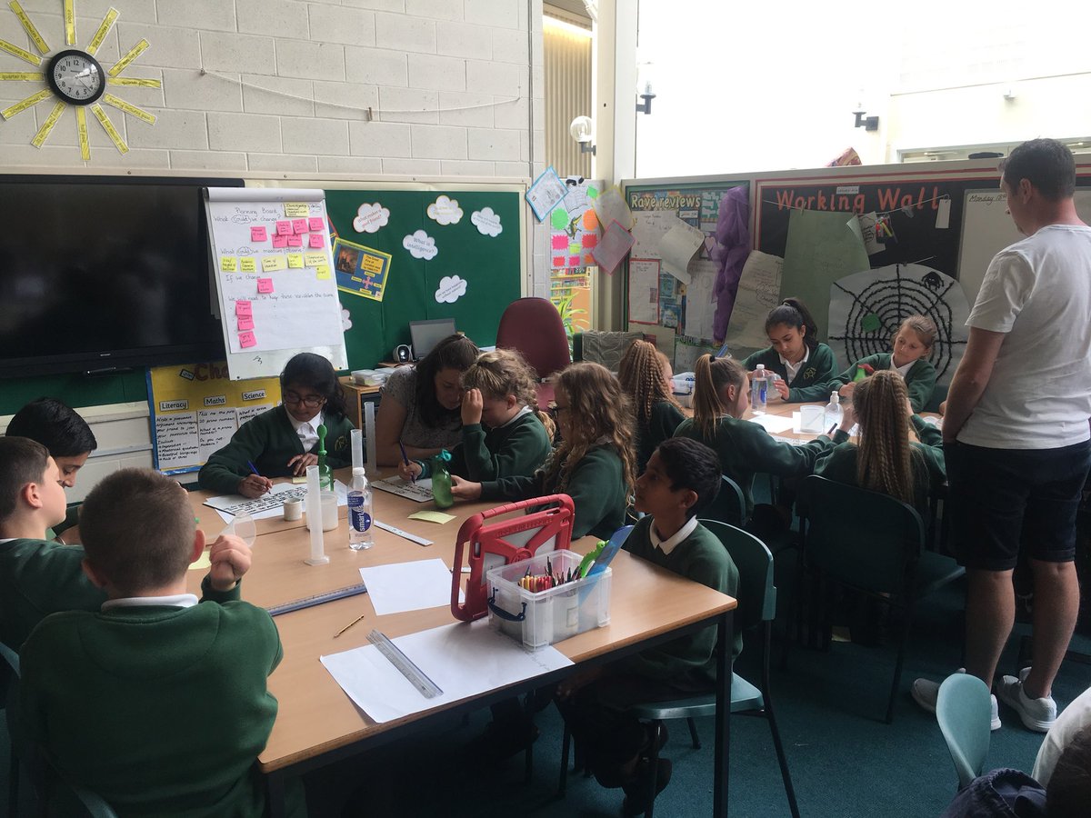 Kingston_Pk_sch's tweet photo. A huge thank you to all of the parents who came to the Year 5 Yellow class science workshop today. We had lots of fun!! #yeastinvestigation #chemicalreaction #magicballoons https://t.co/u8FUPlGUVy