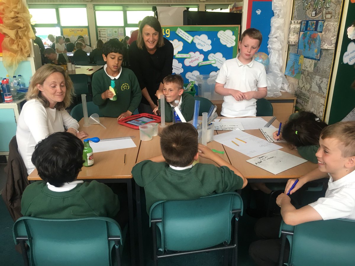 Kingston_Pk_sch's tweet photo. A huge thank you to all of the parents who came to the Year 5 Yellow class science workshop today. We had lots of fun!! #yeastinvestigation #chemicalreaction #magicballoons https://t.co/u8FUPlGUVy
