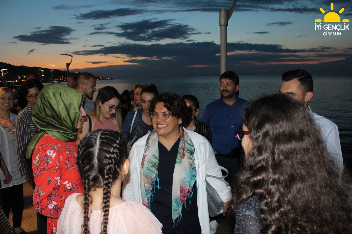 Seçim çalışmalarımız kapsamında Milletvekili Adayımız Av.Ünzile YÜKSEL ile Giresun Gençlik Merkezi ve Atatürk Meydanında hemşerilerimizle bir araya geldik.