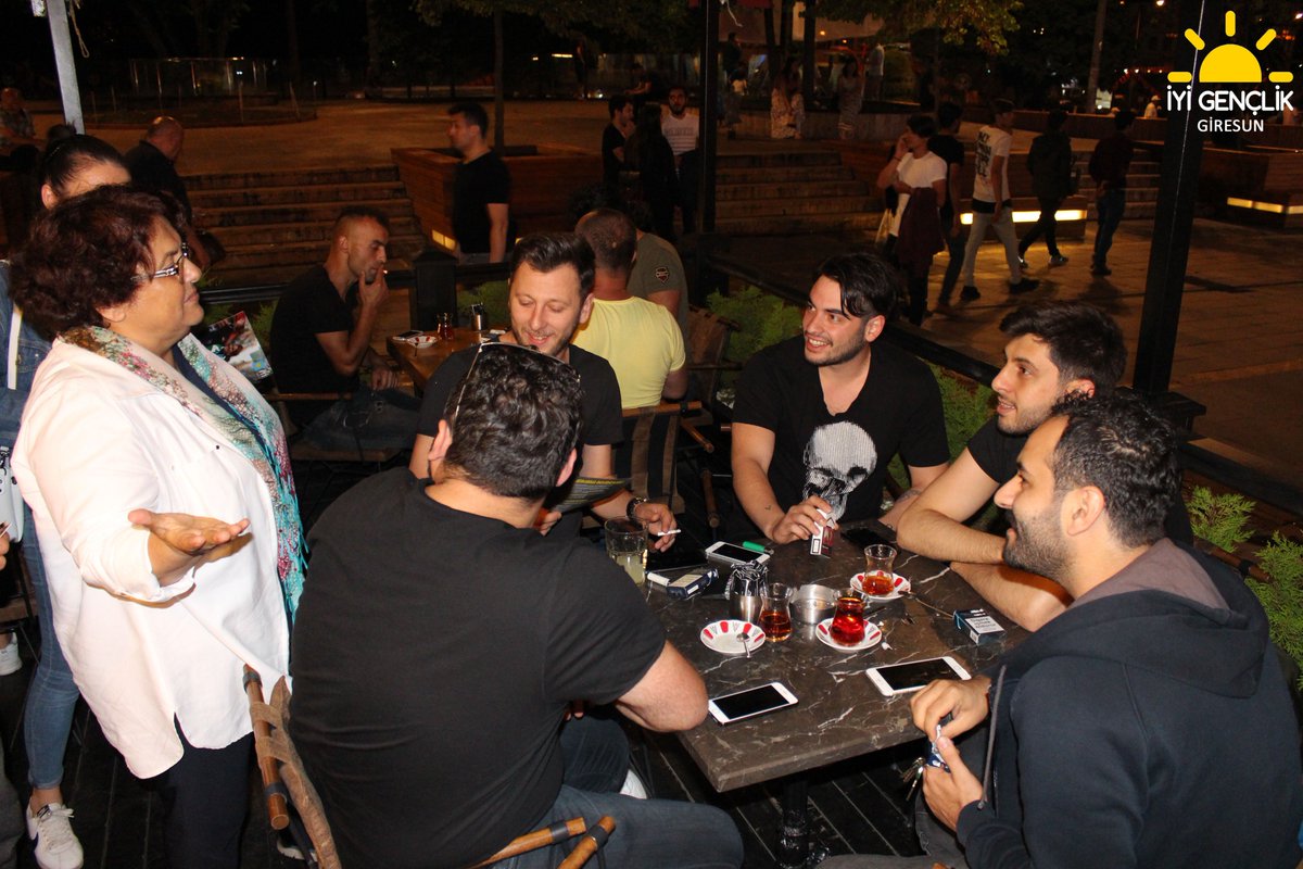 Seçim çalışmalarımız kapsamında Milletvekili Adayımız Av.Ünzile YÜKSEL ile Giresun Gençlik Merkezi ve Atatürk Meydanında hemşerilerimizle bir araya geldik.