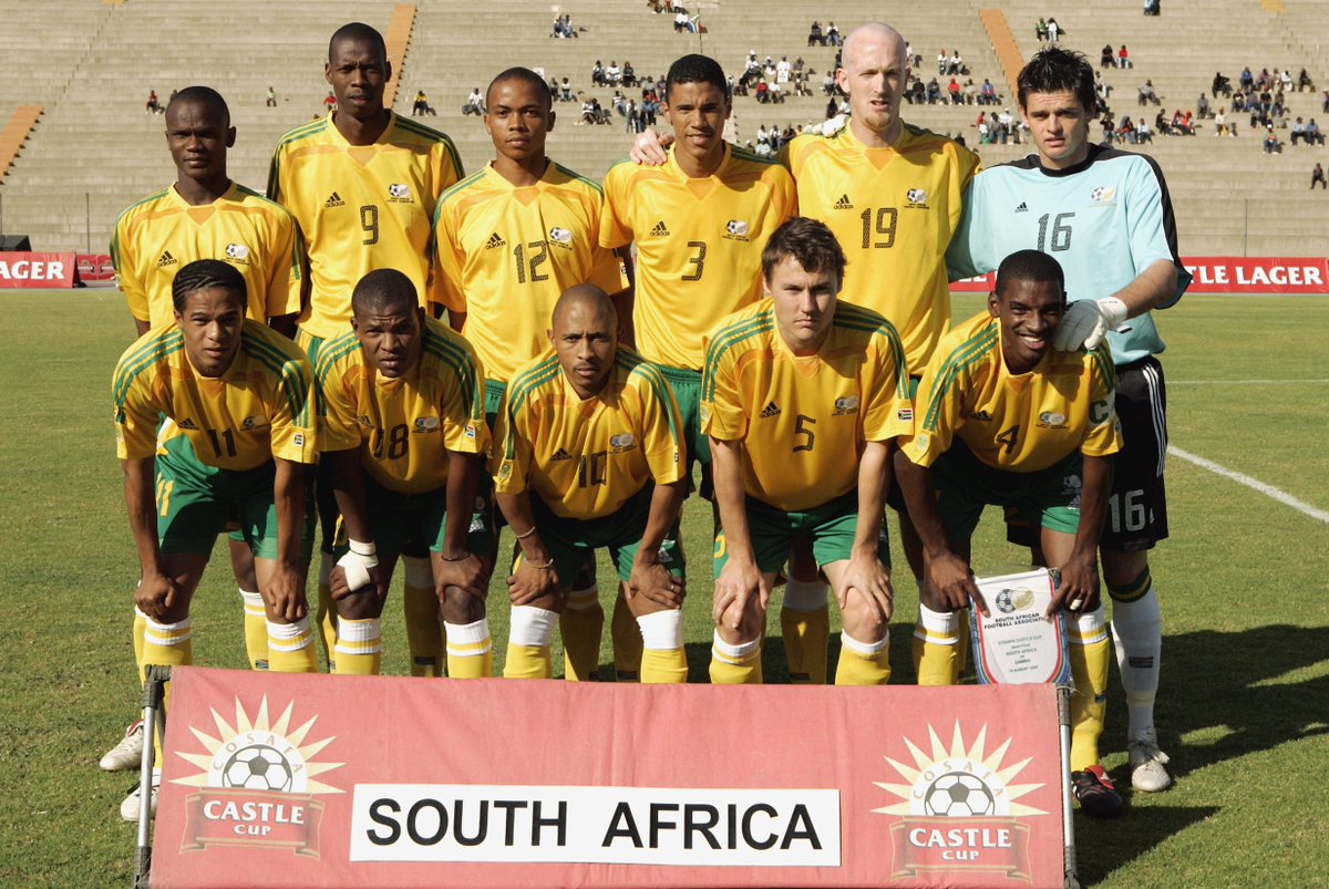DiskiBattles's tweet photo. #Throwback to this #BafanaBafana outfit from 2005!

"If all else fails, we go route one" ⬆️🆙

How many players can you name?⬇️🤔  

#SouthAfrica v #Zambia 

📅13 August, Mafikeng 
📌#CosafaCup S/F 

#RIPFire #Throwback #Flashback #MondayMotivation https://t.co/I11MpQQJUE