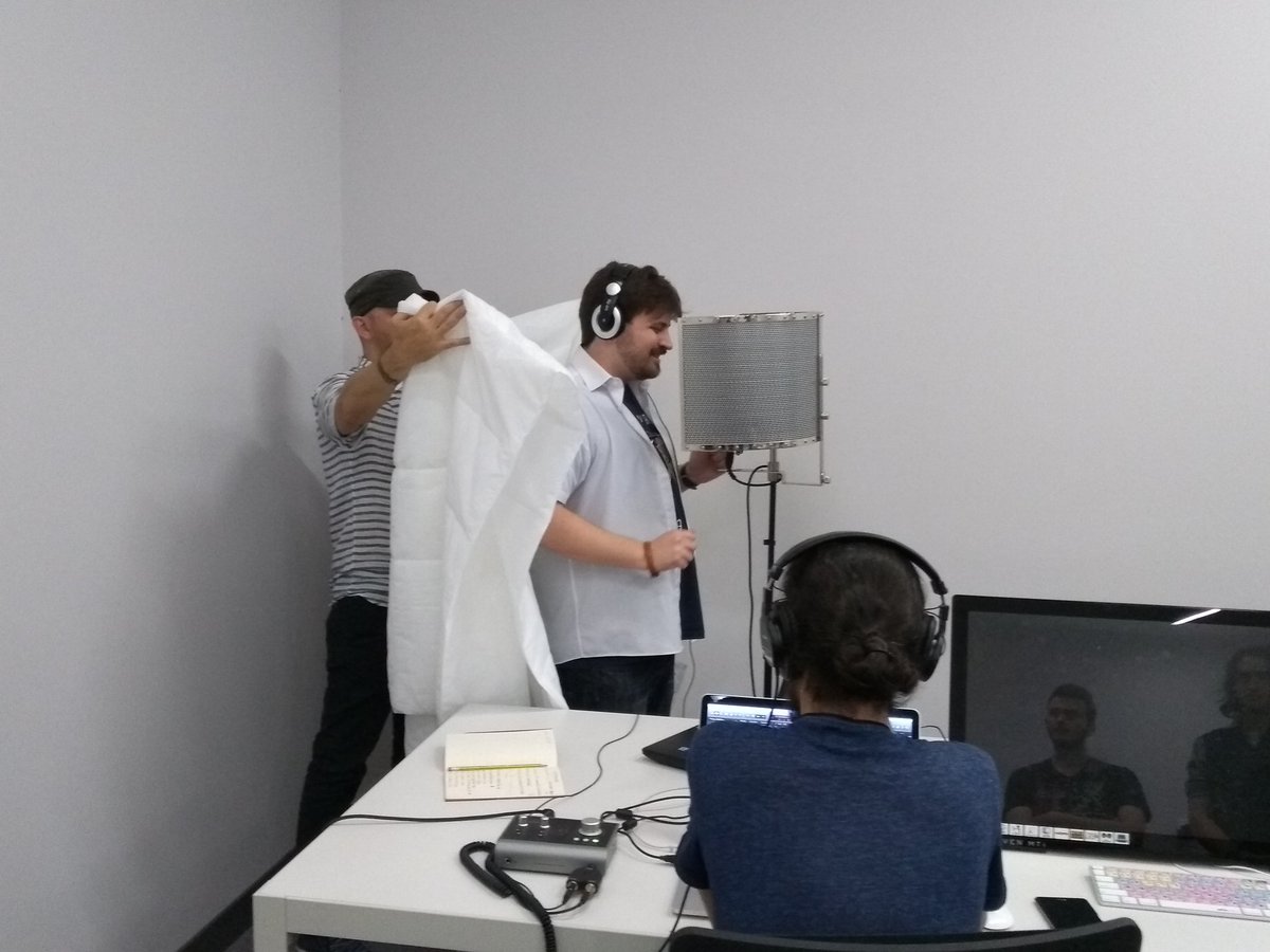 _DragonsHowl's tweet photo. Tras una gran sesión de grabación en el estudio @krillaudio de @PoloDigitalMLG, ¡tenemos las voces de #TwoLoversGame! Un gran trabajo de Lydia, Liz y @Risu64, nuestra narradora y protagonistas. ¡Bienvenidos a Dragon's Howl! #gamedev #indiedev @VideojuegosUMA https://t.co/7VueF3dQUS