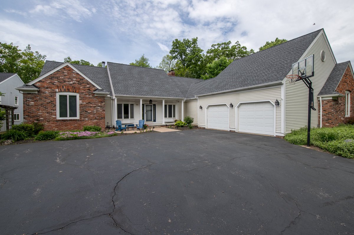 picturemehomeOH's tweet photo. Beautiful home with many updates in @ChagrinFallsOH First floor master, move right in!  #chagrinfalls #firstfloormaster #realestate #swimmingpool #itshot #photography #realestateagent #photographer #realestatephotography https://t.co/EyHpsBxgLX