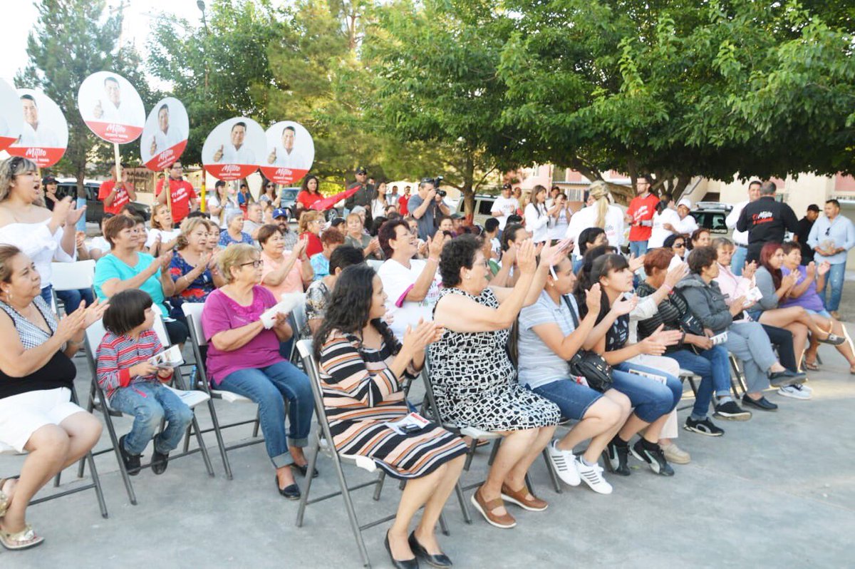 vmijitoteran's tweet photo. Tuve la oportunidad de saludar a los vecinos de la colonia Infonavit Alamito donde les presente mis propuestas en materia de seguridad y solución definitiva a la escasez de agua que existe en esta colonia así como el municipio. #ElMijitoLeEntiende #ConMuchoAguaPrieta https://t.co/voLePi1qkJ