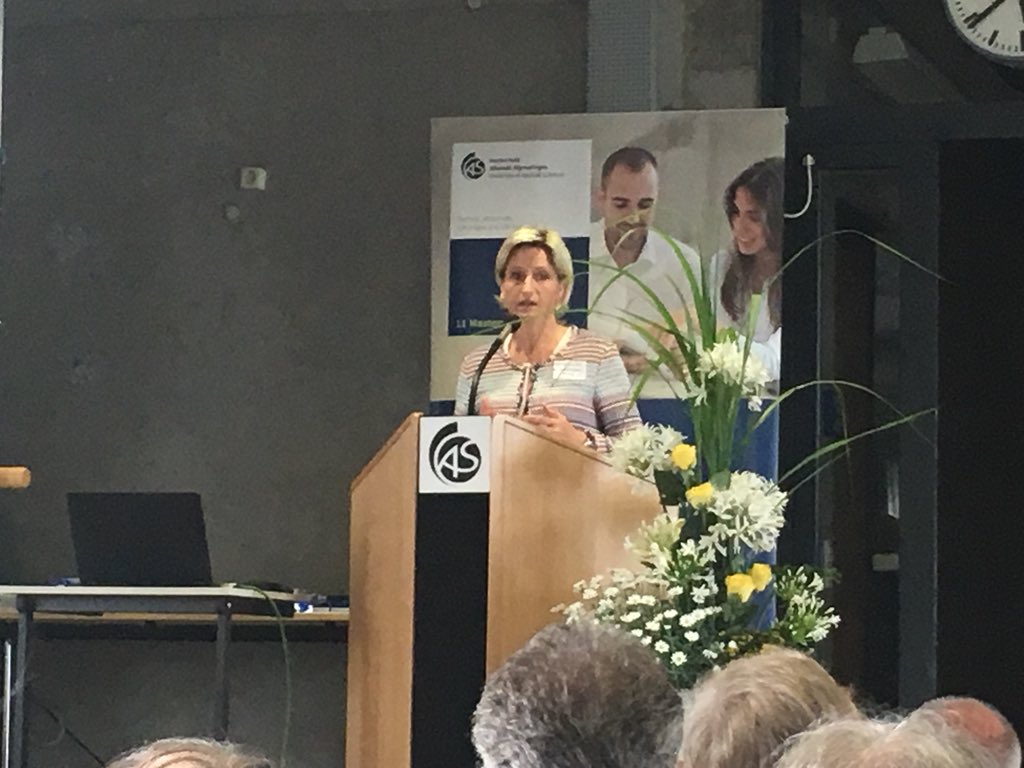 WFS_Sigmaringen's tweet photo. Sommerempfang der @InfoHSAS Gerade Begrüßung der Wirtschaftsministerin @WM_BW Dr. Hofmeister-Kraut mit wertvollen Wirtschaftsinformatiomem zum Land  @RegierungBW Wirtschaftsförderer #Palacios-Tovar dabei https://t.co/NmfbygORzV