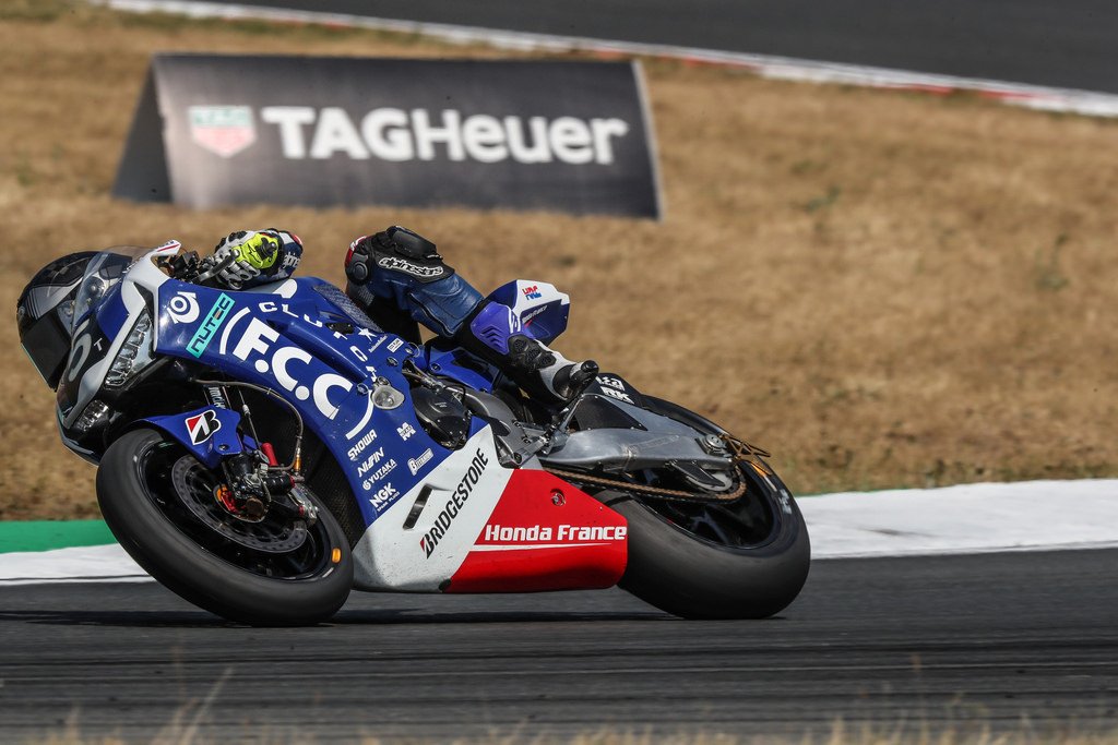 ffmoto's tweet photo. #CoupDeChapeauAuxFrançais
@JulesCluzel16, @FlorianMarino, @FreddyForay, #AlanTecher ; le #SRCKawasaki avec #MathieuGines, @RandydePuniet14 et #JérémyGuarnoni ; le @GMT94 #Yamaha avec #DavidCheca, @mikedimeglio63... https://t.co/OijibpvxON https://t.co/ph5LXlBvET