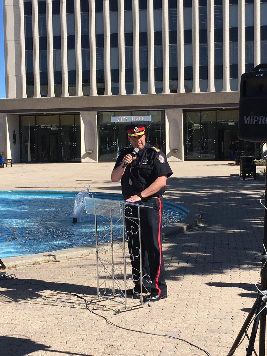 7StonesGSA's tweet photo. Thank you @QueenCityPride @danshier @CityofRegina @reginapolice @evanjbray for a moving and inspirational #flagraising #cityhall #pridemonth #happypride https://t.co/EGSqAHSuUS