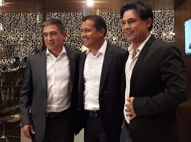 #Estados @aldo_fasci <a href="/elpatozambrano/">Patricio Zambrano</a>  e <a href="/IvanGarzaT/">Ivan Garza</a> : Se unen para sacar al 'PRIAN' de Monterrey #Elecciones2018 #PostaMx #NacimosDigital #NoFakeNews ow.ly/cct530krCiT