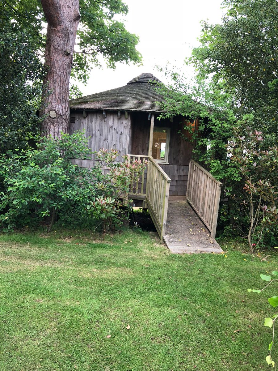 Mitrawicks1's tweet photo. Where to host a luxurious country weekend away for up to 35 guests only an hour from #London? @FairOakFarm  is my new home from home with peacocks! Review live soon @7starlifemag #luxurytravel #luxury #countryside https://t.co/ka4zp0l5Hd
