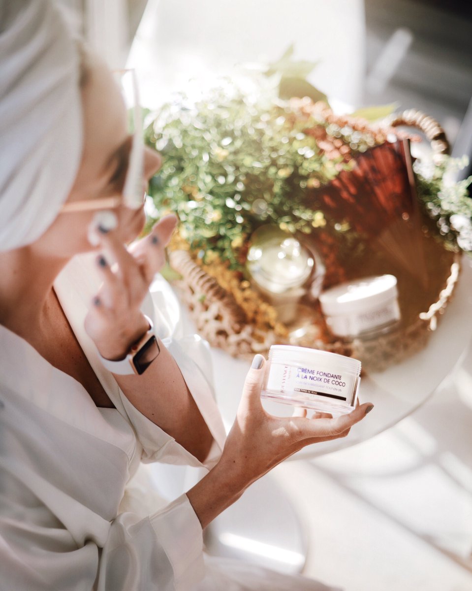 APOElise's tweet photo. If you only buy one product ever again, this should be it. It's clean (only five ingredients) and you can use it for pretty much anything. Details on the blog --> https://t.co/62IErB6HjS @InfoJouviance #cleanbeauty *partner https://t.co/ZEPsOUYJ7R