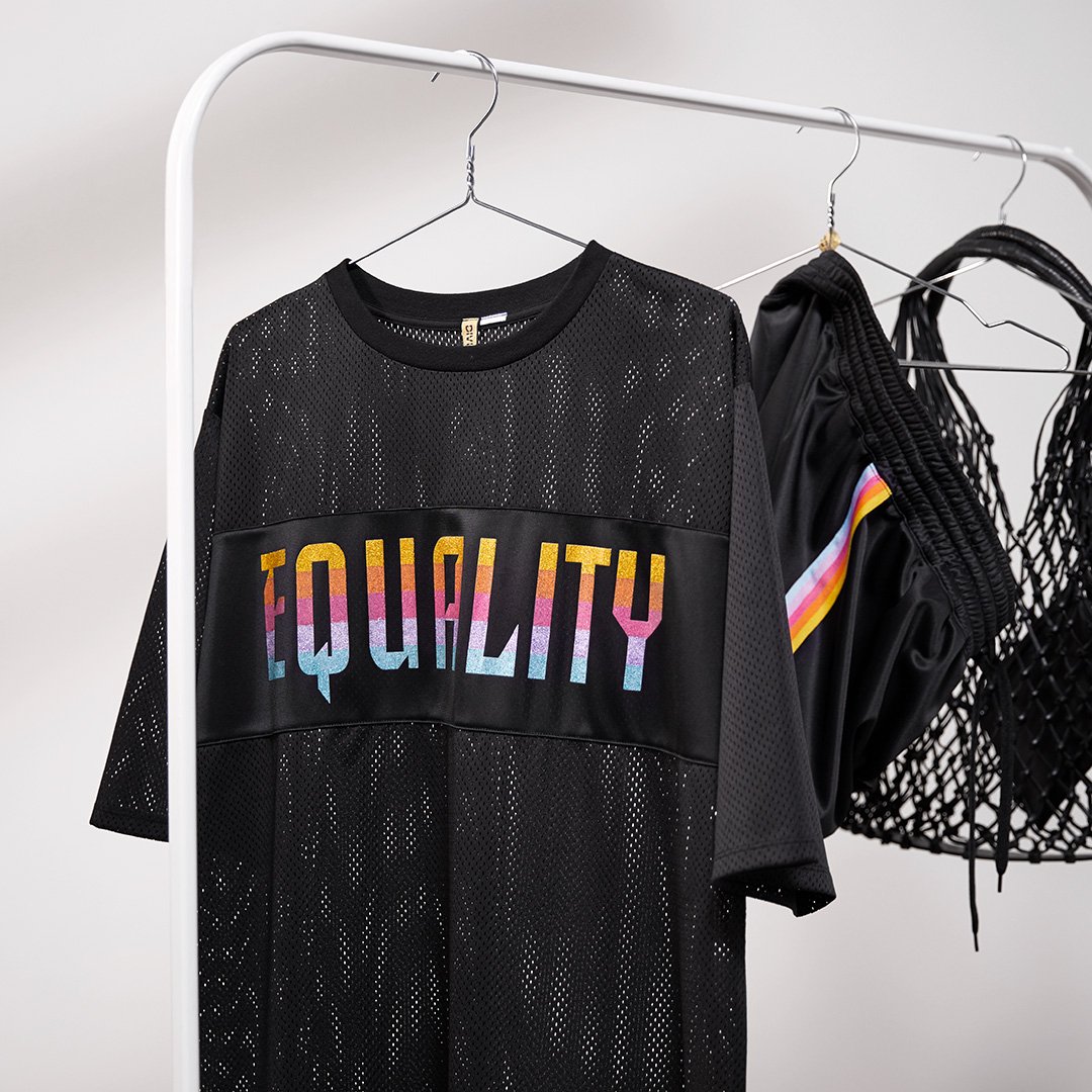 H M On Twitter Did You Know That 10 Of The Sales Price Of Each Item From Our Love For All Collection Will Support The Un Free Equal Campaign Shop For