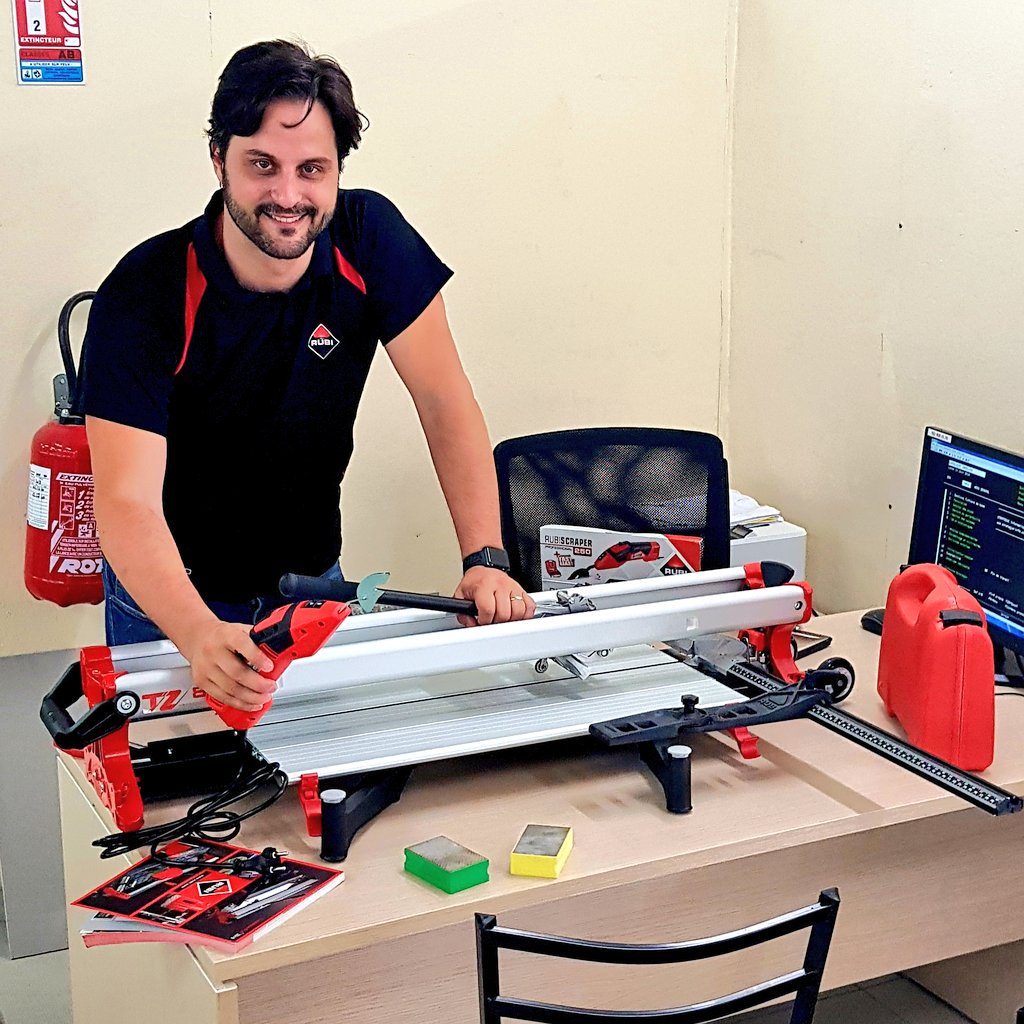amendezrubi's tweet photo. #bonjour de #Guadeloupe! on présente notre #TZ #TZtilecutter et notre #Rubiscraper #rubitools #rubidiamond #France #Antilles #tiles #rubitour https://t.co/ECIQUqPQId