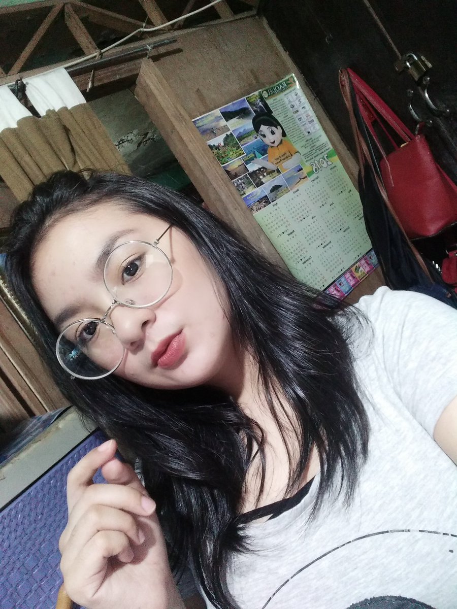 RealYssaaa's tweet photo. Sa sobrang laki ng salamin ko nakita kita may mahal ng iba. https://t.co/gBwzj5Evai