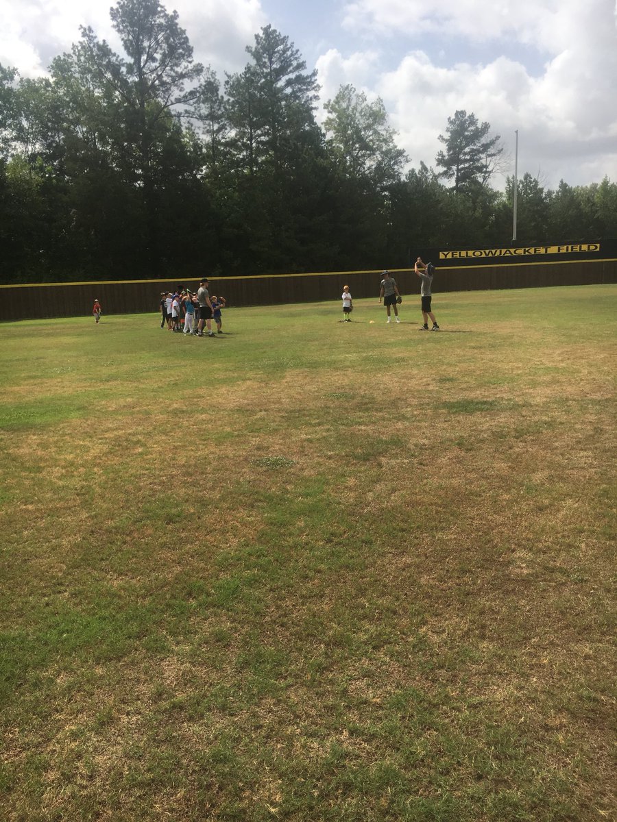StarkvilleBB's tweet photo. Coach Dawkins, Coach Hanson, and Coach Rook teaching proper mechanics on Fly Balls. #CampDayOne #GoJackets #webuzzzzin https://t.co/4FaArM7XHt