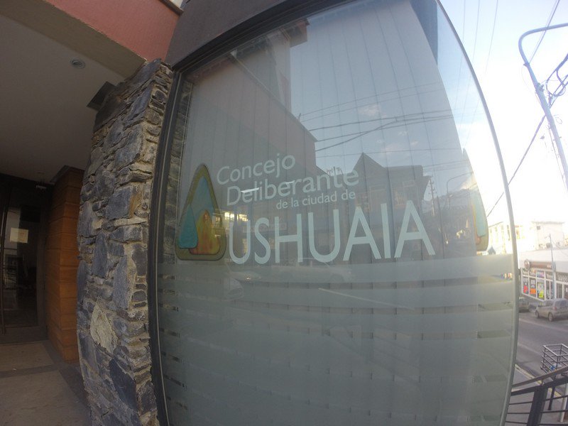 HugoRomeroTDF's tweet photo. #Ahora los ediles trabajamos en #LaborParlamentaria con los asuntos ingresados para ser tratados en la 5ta Sesión Ordinaria del @CDUSHUAIA que se realizara en el Colegio Provincial #LosAndes del Barrio 640 Viviendas https://t.co/KE1Iw0MD7z