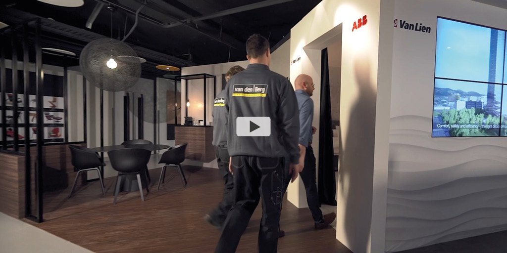 ABB_EL_NL's tweet photo. Bezoek de Noodverlichting Experience van #VanLien en beleef het belang van #noodverlichting in een noodsituatie. Een licht in de duisternis kan levens redden. Bekijk de video https://t.co/uNq3P5mEQZ #Woonindustrie #Nieuwegein https://t.co/EWvNjLc0po