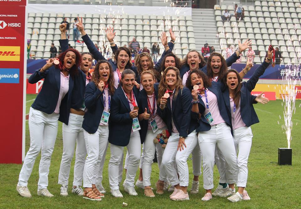 SVLMrugby's tweet photo. Des #putaindenanas époustouflantes ! @ShannonIzar  et #ChloéPelle ont fait l'exploit d'amener la France sur le podium du @WorldRugby7s  ! Quelle perf ! 🇫🇷🏉 https://t.co/IHY91Zm38z