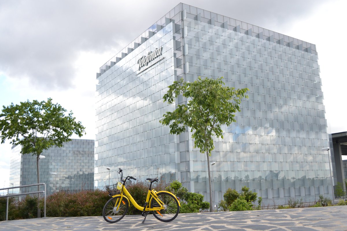 yayel's tweet photo. #aDistritoenBici es el nombre de la iniciativa organizada por empleados de Telefónica para ir en bici a la oficina. ¡Gracias, @Telefonica por impulsarla!
https://t.co/8zZOXZZYMg https://t.co/IIjjq6gIXf